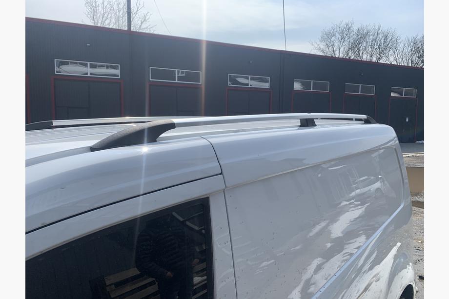 Ford Connect 2014–2021 Tagrælinger i krom Maxi base, metalfødder Foto 3