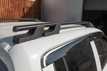 Volkswagen Amarok 2010–2022 Tagrælinger OmsaLine Sport (2 stk., sorte) foto 5