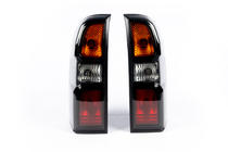 Nissan Patrol Y61 1997–2011 Baglygter Dark Safari (2004-2008, 2 stk.) foto 3