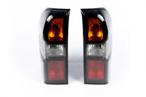 Nissan Patrol Y61 1997–2011 Baglygter Dark Safari (2004-2008, 2 stk.) foto 4
