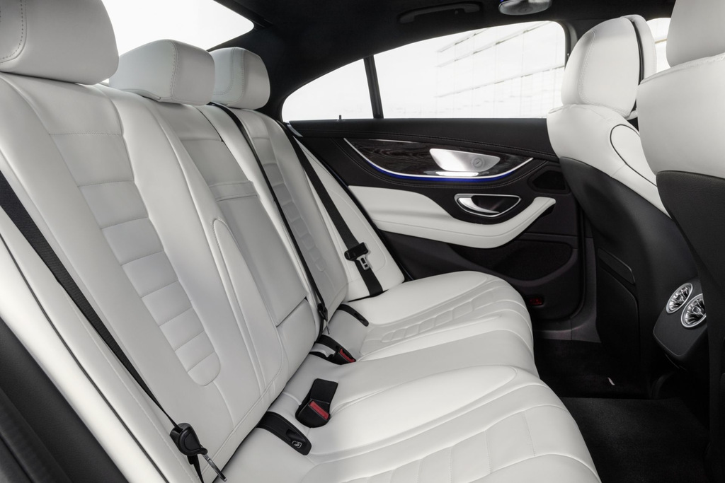 Firehjulstrukken coupé-lignende sedan Mercedes-Benz CLS-Class