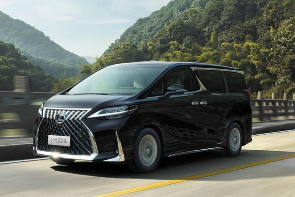 Anmeldelse af premium-minivanen Lexus LM