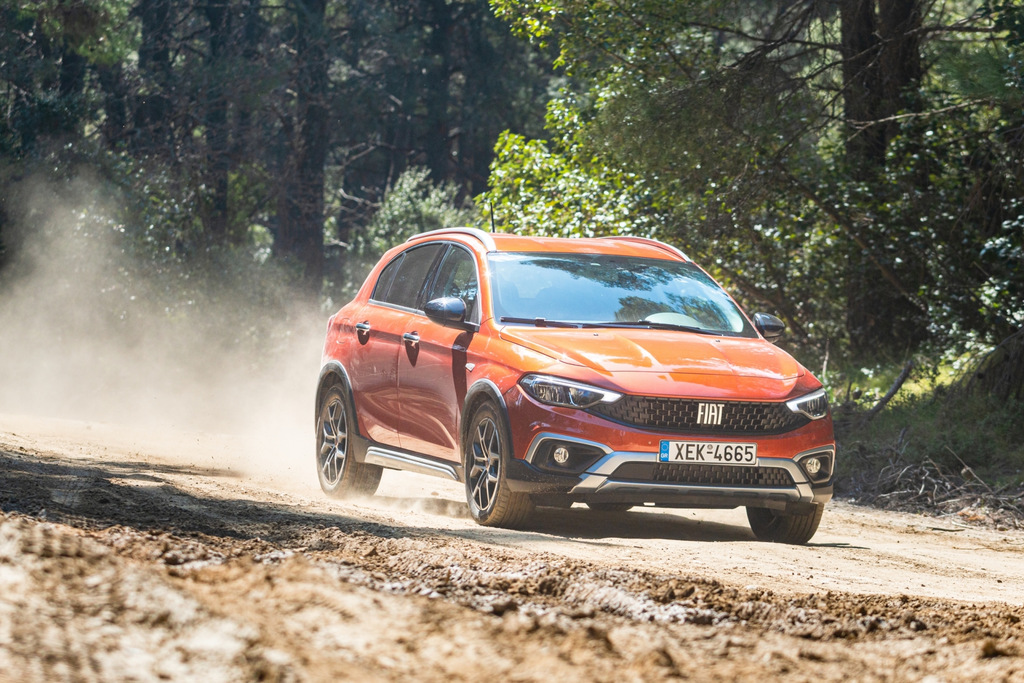 Test af offroad-udgaven af hatchbacken Fiat Tipo Cross