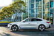 Første generation af den elektriske liftback BMW i4 foto 4