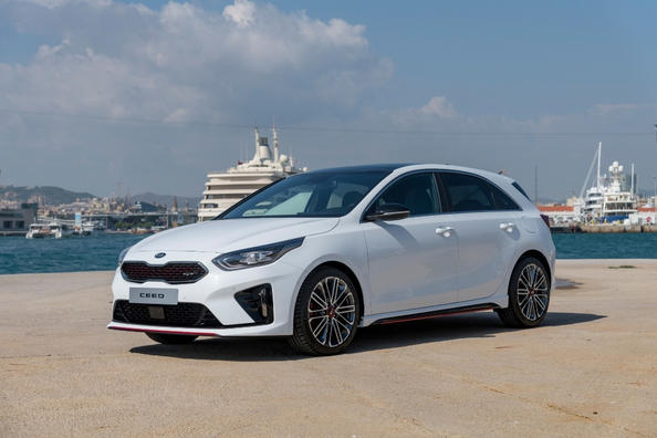 Test af den sporty hatchback KIA Ceed GT