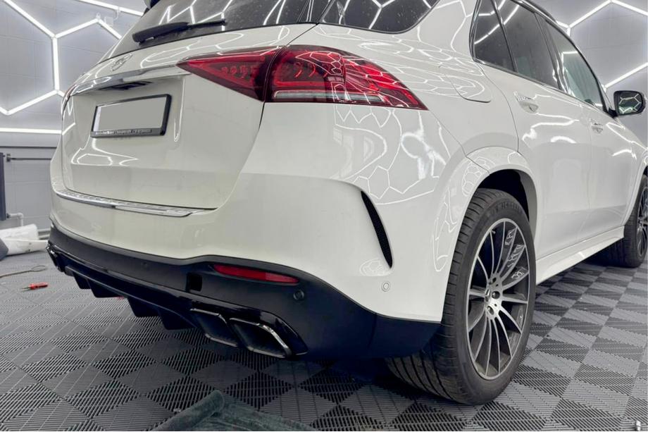 Mercedes GLE W167 2018– Bageste diffuser med udstødningstipper GLE63 Black (2018-2026) Image