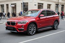 BMW X1 F48 2015–2022 Sidetrin Maya Red (2 stk., aluminium) foto 1
