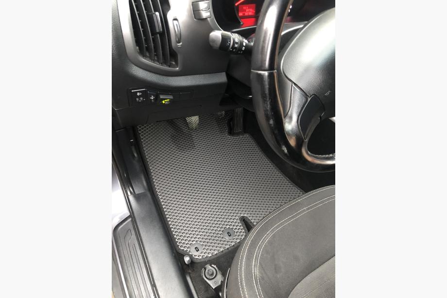 Kia Sportage 2010–2015 EVA V2 gulvmåtter (sorte) Image