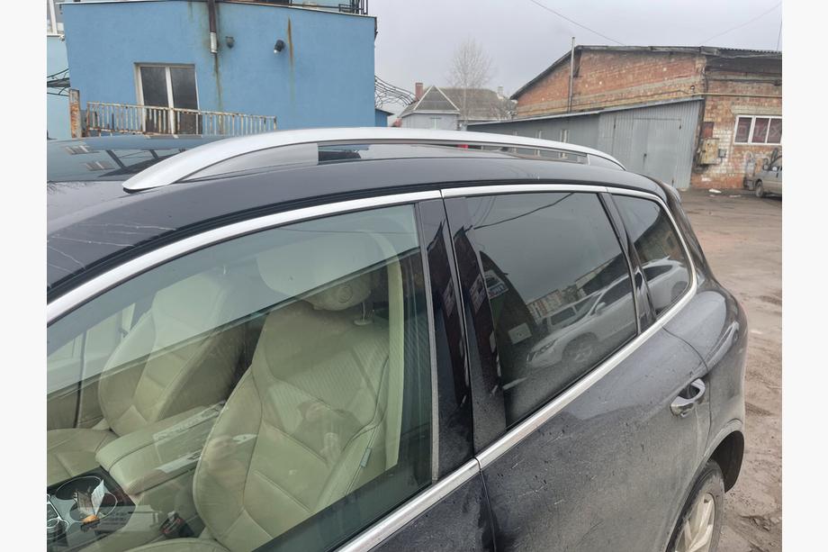 Volkswagen Touareg 2010–2018 OEM tagrælinger (2 stk.) Image