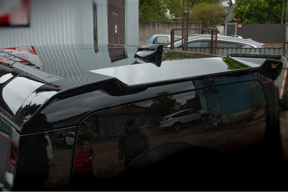 Land Rover Defender 2019– Spoiler V1 (sort) Image