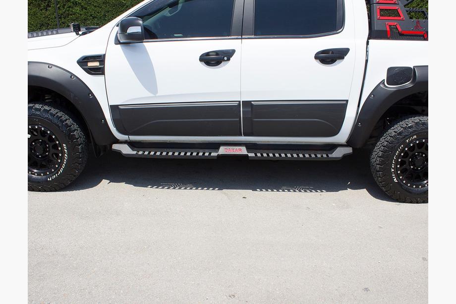 Toyota Hilux 2006–2015 Dakar sorte sidestrin V2 uden belysning (2 stk., metal) Foto 2