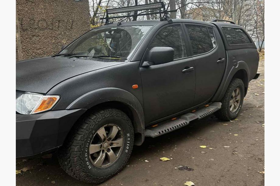 Mitsubishi L200 2015–2024 Dakar V2 sidetrin med LED (2015-2019, 2 stk., metal) Image
