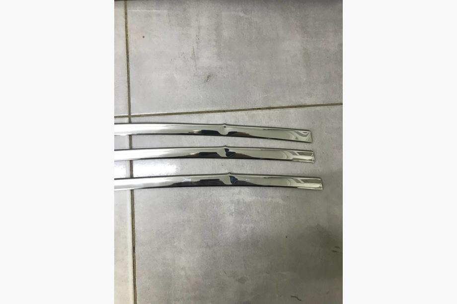 Volkswagen Passat B7 2012–2015 NEDSAT! Rustfri stål-lister til kofangergitter Foto 2