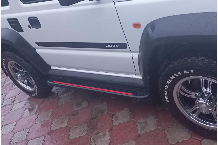 Suzuki Jimny 2018– Sidetrin Maya Red (2 stk., aluminium) Image