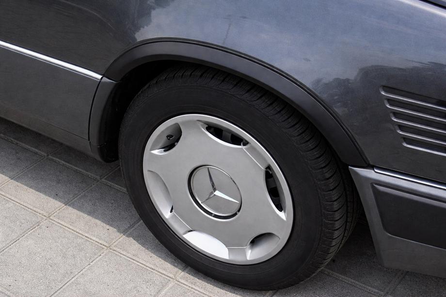 Mercedes E-klasse W124 1984–1997 Hjulbuekanter 1989-1995 (4 stk, sorte, ABS-plast) Image