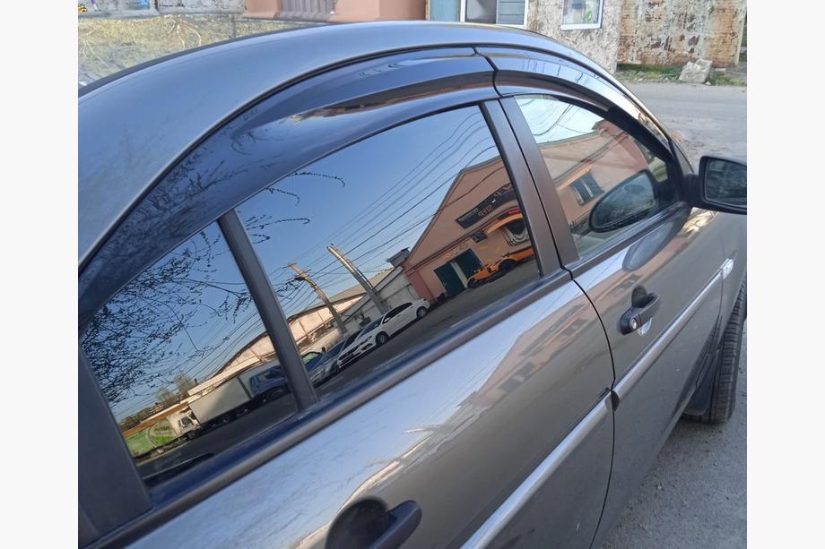 Hyundai Accent 2006–2010 Vindafvisere til vinduer (4 stk., Sunplex Sport) Foto 5