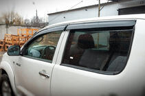 Toyota Hilux 2006–2015 Vindafvisere til vinduer (4 stk., Sunplex Sport) foto 2