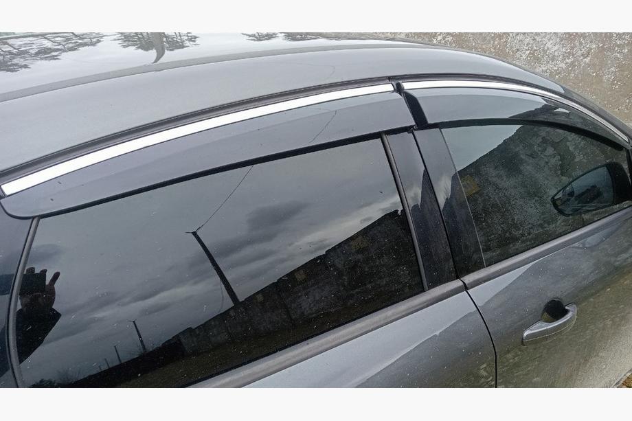 Ford Focus III 2011–2017 Vindafvisere med kromliste HB/Sedan (4 stk., Sunplex Chrome) Image