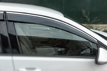 Volkswagen Golf 7/E-Golf 2012–2020 Vindafvisere med kromliste HB (4 stk., Sunplex Chrome) foto 4