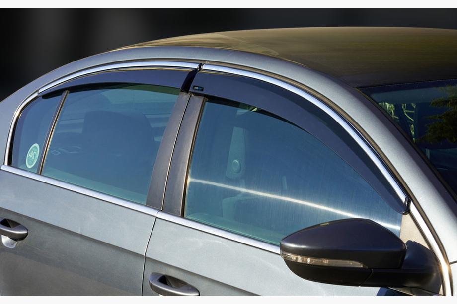 Volkswagen Passat B8 2015–2023 Vindafvisere til sideruder med kromliste SD (4 stk., Sunplex Chrome) Image