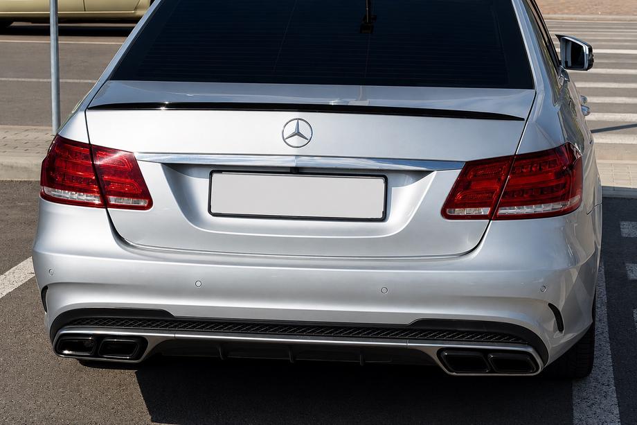 Mercedes E-class W212 2009–2016 LIP-spoiler (Sunplex, sort) (130,5 cm x 5,8 cm) Image