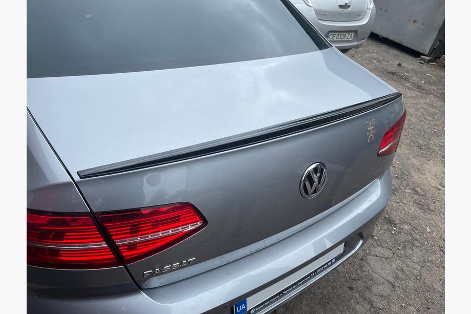 Volkswagen Passat B8 2015–2023 LIP-spoiler (Sunplex, sort) (115,8 cm x 6,3 cm) Foto 2