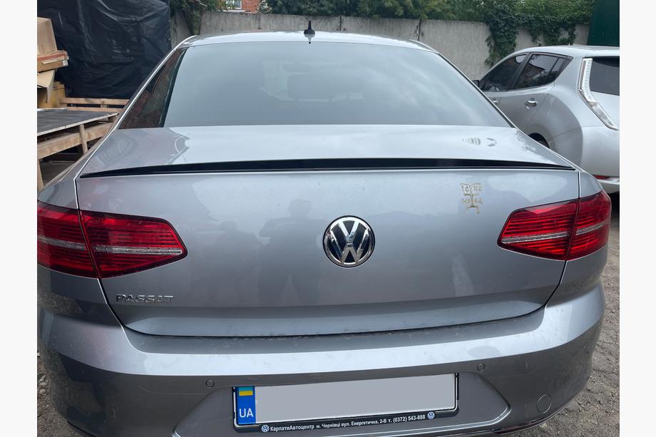 Volkswagen Passat B8 2015–2023 LIP-spoiler (Sunplex, sort) (115,8 cm x 6,3 cm) Foto 3