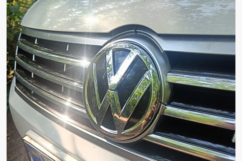 Volkswagen Passat CC 2008–2017 Forreste emblem (2012+, OEM-look) Foto 1