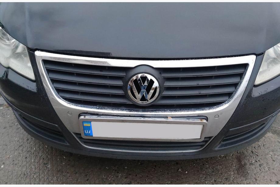 Volkswagen Passat B6 2006–2012 Front emblem V1 3C0853601C Image