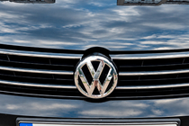 Volkswagen Passat B8 2015–2023 Front emblem (2015-2018) 3G0853601B foto 1