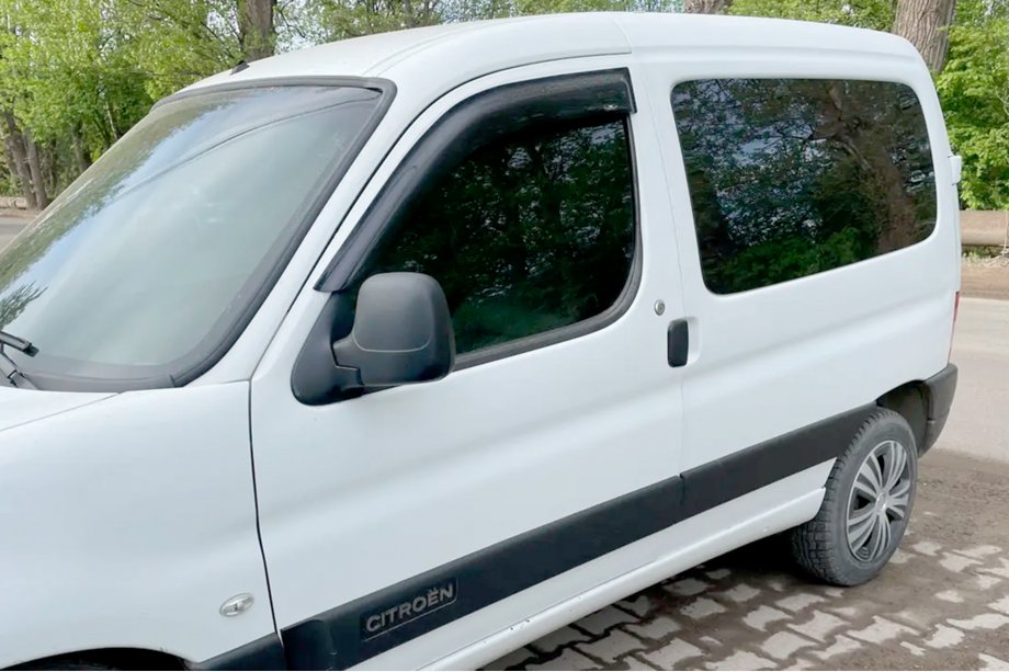 Peugeot Partner 1996–2008 Vindafvisere 11 cm (2 stk., HIC) Image