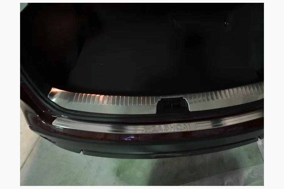 Nissan Qashqai 2007–2010 Bagagerumstærskelbeskytter Libao (rustfrit stål) Foto 1
