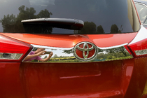 Toyota Rav 4 2013–2018 Rustfri pynteliste over nummerpladen på kofanger Libao 2013-2016 foto 2