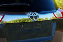 Toyota Rav 4 2013–2018 Rustfri pynteliste over nummerpladen på kofanger Libao 2013-2016 foto 1