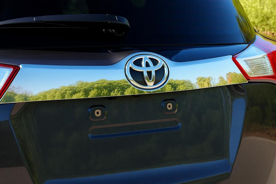 Toyota Rav 4 2013–2018 Rustfri pynteliste over nummerpladen på kofanger Libao 2013-2016 Image