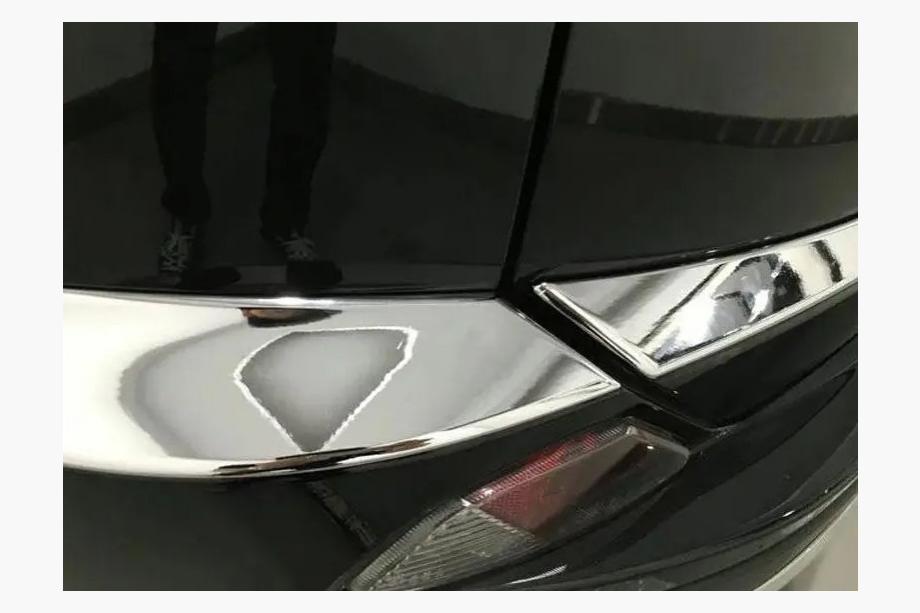Toyota Rav 4 2013–2018 Lister til bagkofanger og bagklap i rustfrit stål Libao 2016-2018 (3 stk.) Foto 2