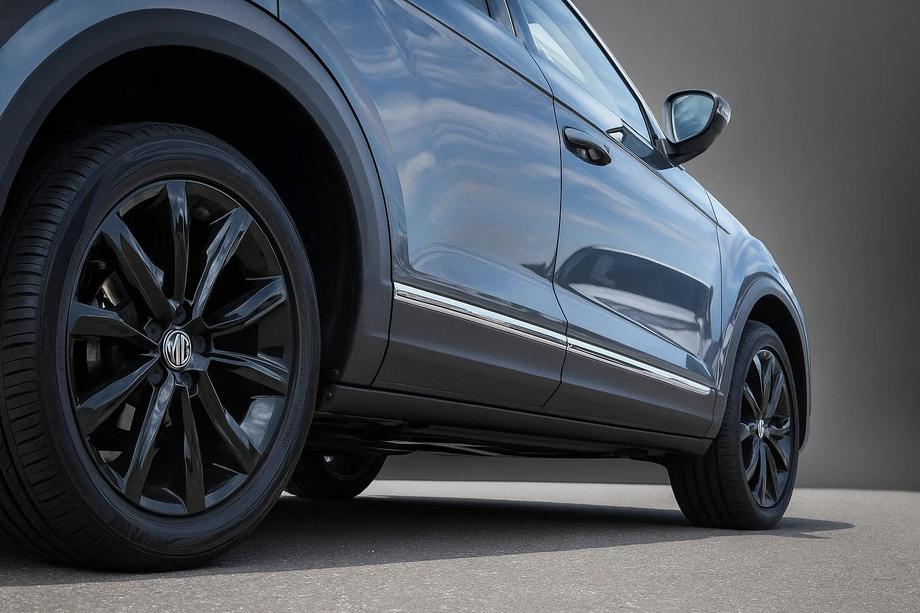 Volkswagen Tiguan 2016–2023 Carmos dørlister til AllSpace (sæt 4 stk., rustfrit stål) Image