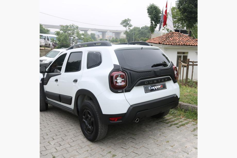 Dacia Duster 2018–2024 Plastafdækning til bagklap (3 dele) Foto 3