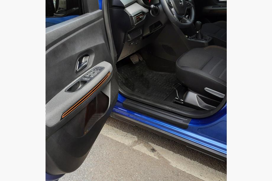 Dacia Sandero 2021– EuroCap dørtrinslister (4 stk., ABS) Image