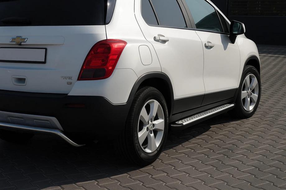 Chevrolet Trax 2012–2023 OEM V2 sidetrin (2 stk., aluminium) Image