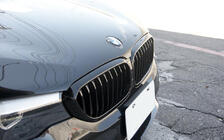 BMW 5-serie G30/G31 2017–2023 Nyregrill 1 Bar (2017-2020, sort højglans) foto 1