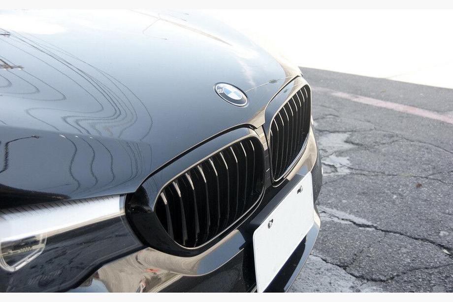 BMW 5-serie G30/G31 2017–2023 Nyregrill 1 Bar (2017-2020, sort højglans) Image