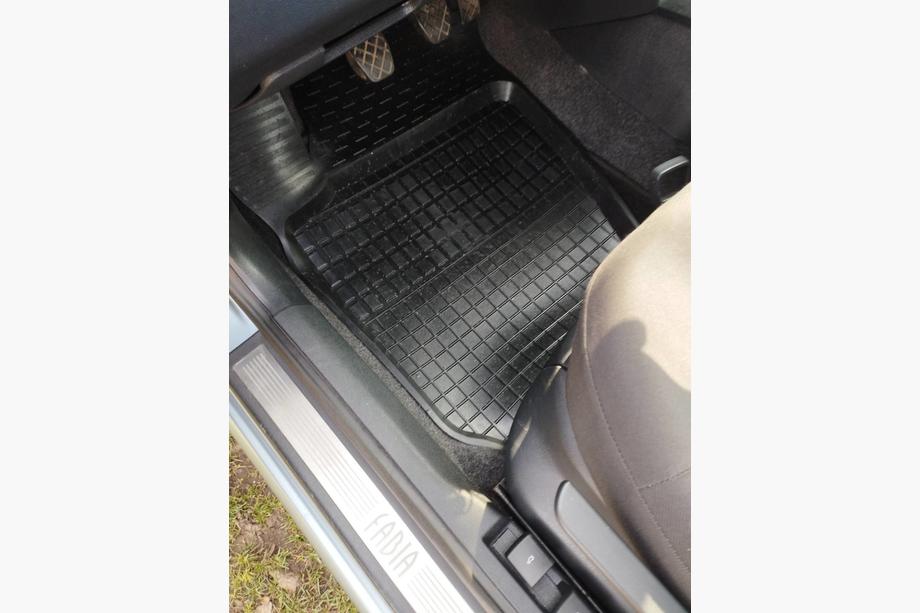 Skoda Fabia 2000–2007 Gummigulvmåtter til kabinen med høj kant (4 stk., Polytep) Image