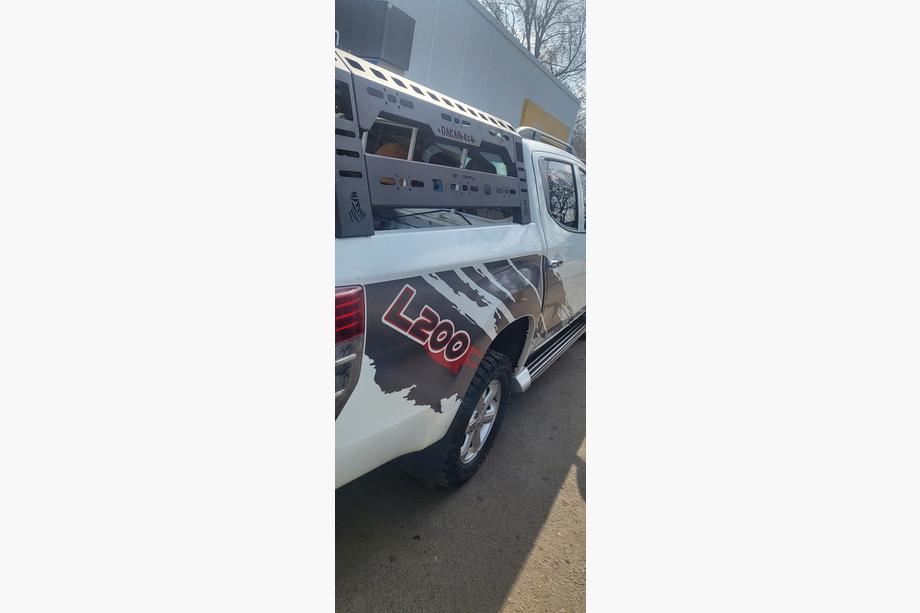 Mitsubishi L200 2006–2015 Rollbar Dakar Bed Rack Foto 4