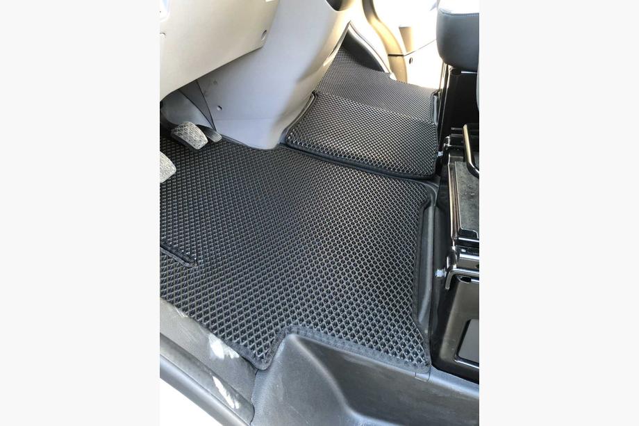 Hyundai H350 2014– EVA gulvmåtter (sorte) Image