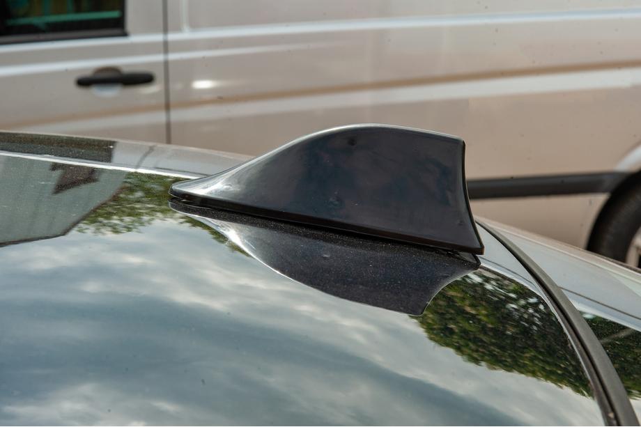 Sharkfin tagantenne (sort, ABS) Foto 2