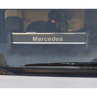 Instrumentbordhylde (sort med rød syning) Mercedes T2 (507-814) 1967–1996 foto 2