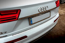 Audi Q7 2015–2026 Kromliste over nummerpladen (rustfrit stål) foto 2