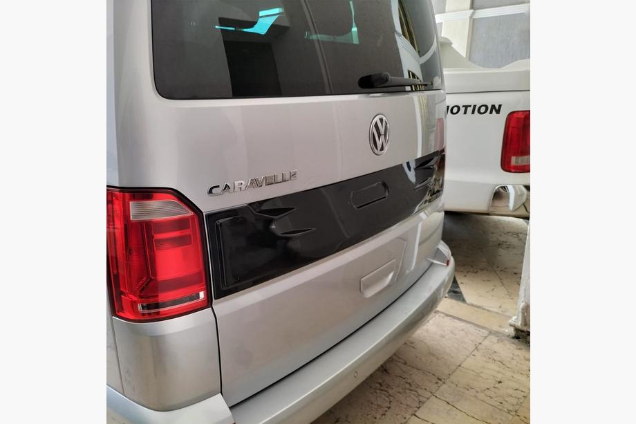 Volkswagen T6 2015–2024 ABS pynteliste i plast til bagklap EuroCap Image