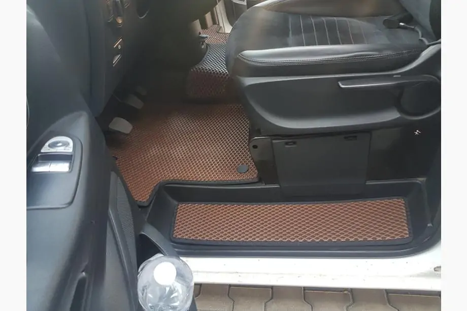 Mercedes Vito/V-klasse W447 2014– Dørtrinsmåtter (3 stk., EVA, teglrøde) Image